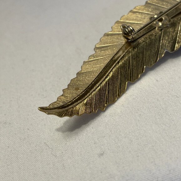 Vintage Gold Tone Leaf Feather With 2 Faux Pearl Beads Brooch - Picture 10 of 10